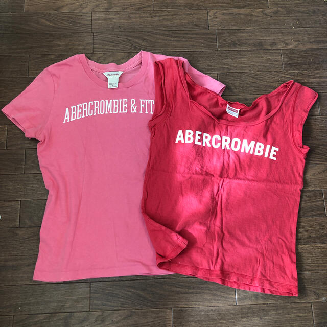 Abercrombie&Fitch(アバクロンビーアンドフィッチ)のアバクロ　ティシャツ　２枚セット レディースのトップス(Tシャツ(半袖/袖なし))の商品写真