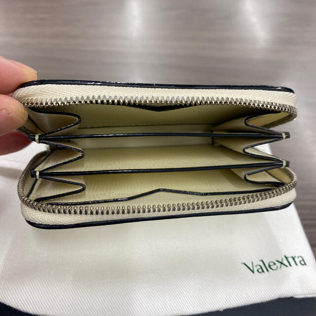 Valextra(ヴァレクストラ)のヴァレクストラ　カードケース　未使用　白 レディースのファッション小物(名刺入れ/定期入れ)の商品写真