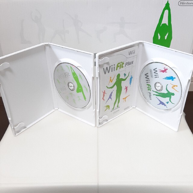 Wii(ウィー)のWii Fit ＋ソフト２本セット エンタメ/ホビーのゲームソフト/ゲーム機本体(家庭用ゲームソフト)の商品写真