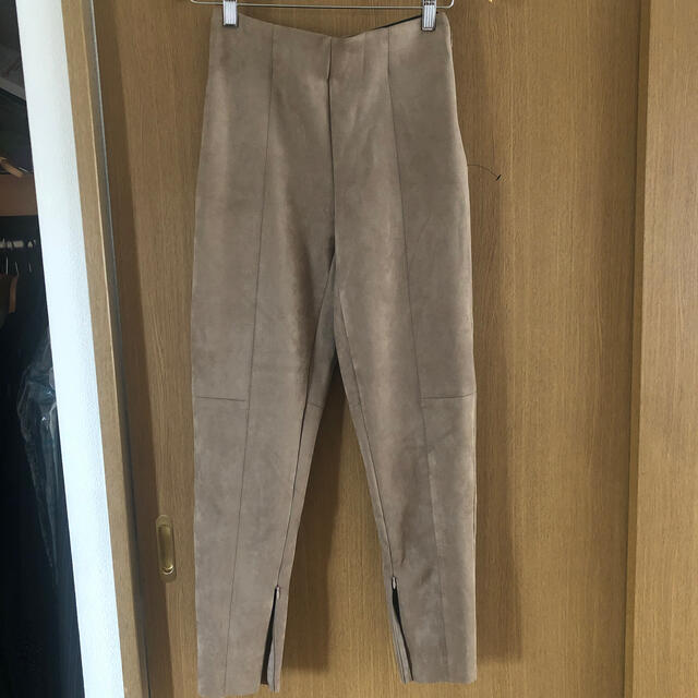 ZARA(ザラ)のZARA パンツ 新品 レディースのパンツ(カジュアルパンツ)の商品写真