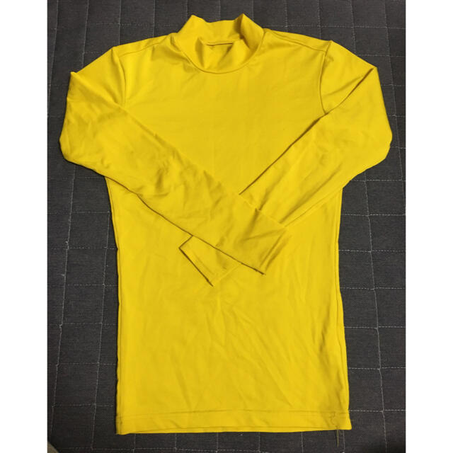 アンダーシャツ 黄色 イエロー 160 長袖 スポーツ/アウトドアのサッカー/フットサル(ウェア)の商品写真
