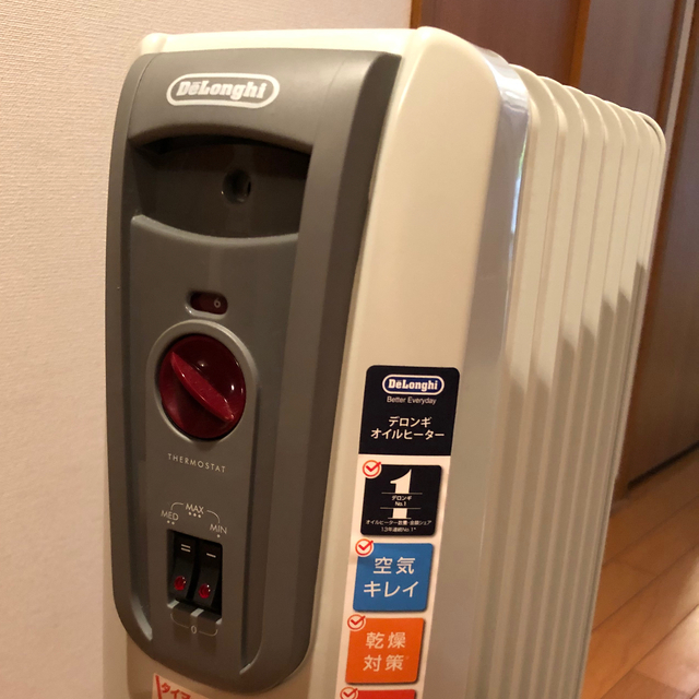 DeLonghi(デロンギ)の【超美品】DeLonghi H770812EFSN-GY スマホ/家電/カメラの冷暖房/空調(オイルヒーター)の商品写真