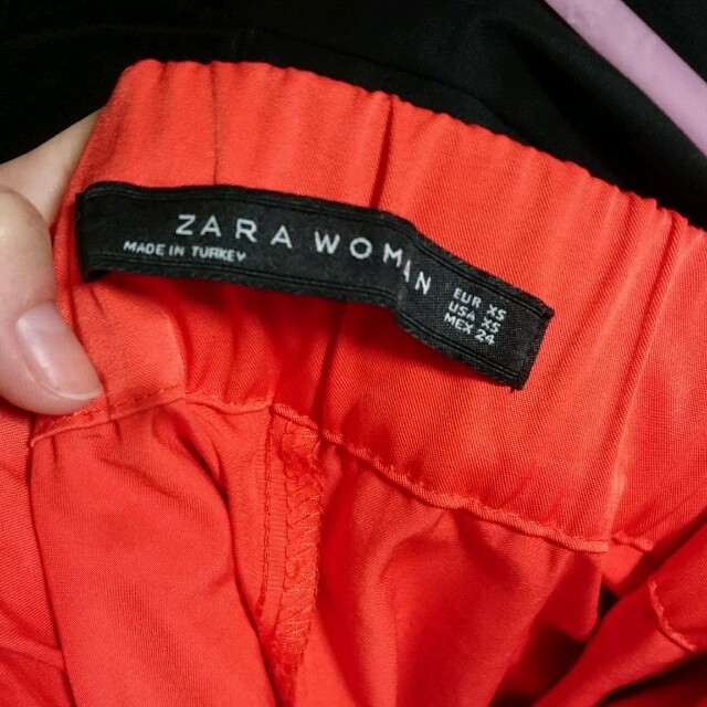 ZARA(ザラ)のZARA ミモレ丈スカート レディースのスカート(ロングスカート)の商品写真