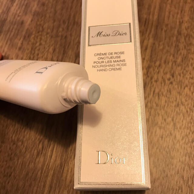 Dior(ディオール)のDior ミス ディオール ハンド クリーム 50ml 新品未使用　おまけ付 コスメ/美容のボディケア(ハンドクリーム)の商品写真