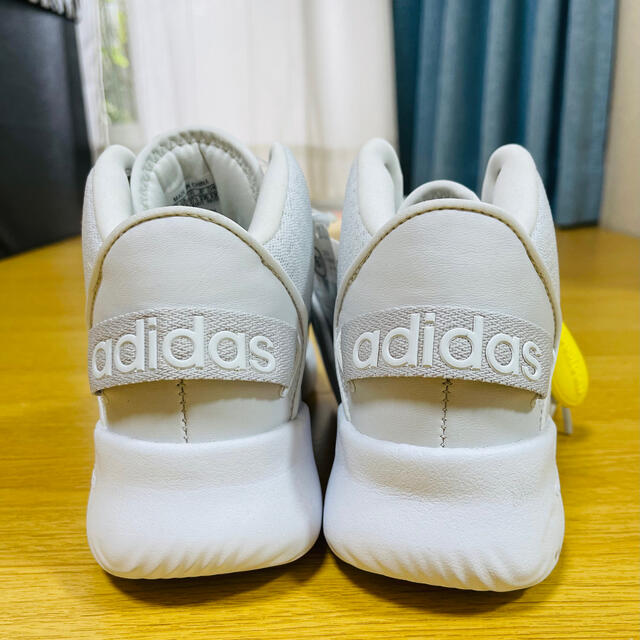 adidas(アディダス)の【新品タグ付き】adidas スニーカー　23cm レディースの靴/シューズ(スニーカー)の商品写真