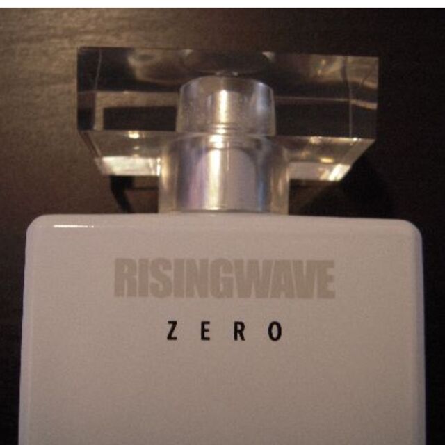 【よろずやビート様専用】RISINGWAVE ZERO 100ml コスメ/美容の香水(香水(男性用))の商品写真