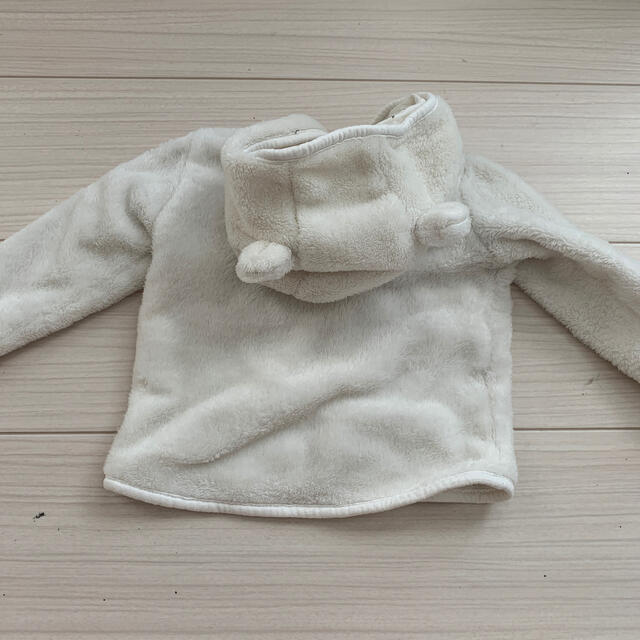 H&M(エイチアンドエム)のフリースジャケット　くまさん　白 キッズ/ベビー/マタニティのベビー服(~85cm)(ジャケット/コート)の商品写真