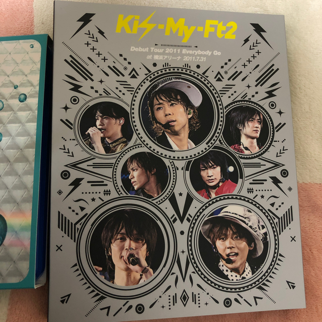 Kis-My-Ft2(キスマイフットツー)の【超美品】値下げ✴︎Kis-My-Ft2 Blu-ray 2枚セット エンタメ/ホビーのDVD/ブルーレイ(ミュージック)の商品写真