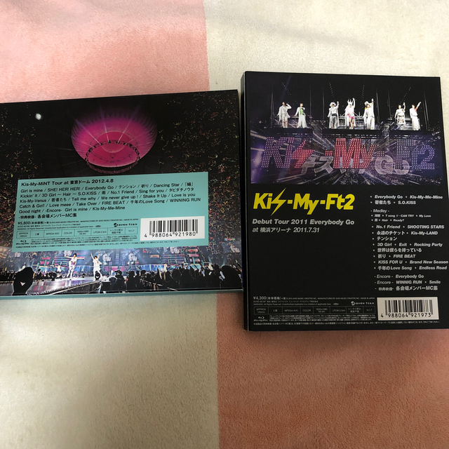 Kis-My-Ft2(キスマイフットツー)の【超美品】値下げ✴︎Kis-My-Ft2 Blu-ray 2枚セット エンタメ/ホビーのDVD/ブルーレイ(ミュージック)の商品写真