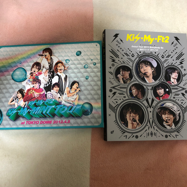 Kis-My-Ft2(キスマイフットツー)の【超美品】値下げ✴︎Kis-My-Ft2 Blu-ray 2枚セット エンタメ/ホビーのDVD/ブルーレイ(ミュージック)の商品写真