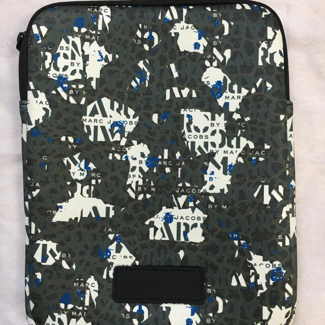 MARC BY MARC JACOBS(マークバイマークジェイコブス)の【MARC BY MARC JACOBS】 iPad タブレット用ケース・バッグ スマホ/家電/カメラのスマホアクセサリー(iPadケース)の商品写真