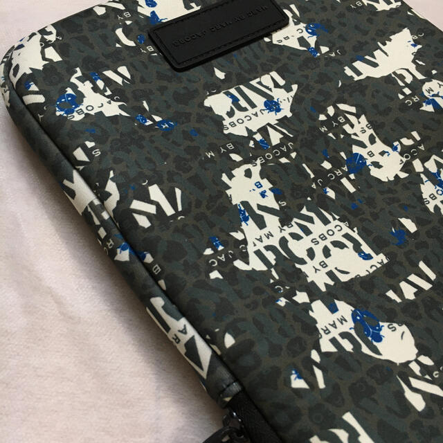 MARC BY MARC JACOBS(マークバイマークジェイコブス)の【MARC BY MARC JACOBS】 iPad タブレット用ケース・バッグ スマホ/家電/カメラのスマホアクセサリー(iPadケース)の商品写真