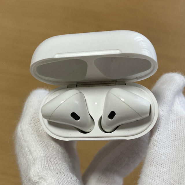 Apple(アップル)の【訳あり】air pods 第一世代 スマホ/家電/カメラのオーディオ機器(ヘッドフォン/イヤフォン)の商品写真