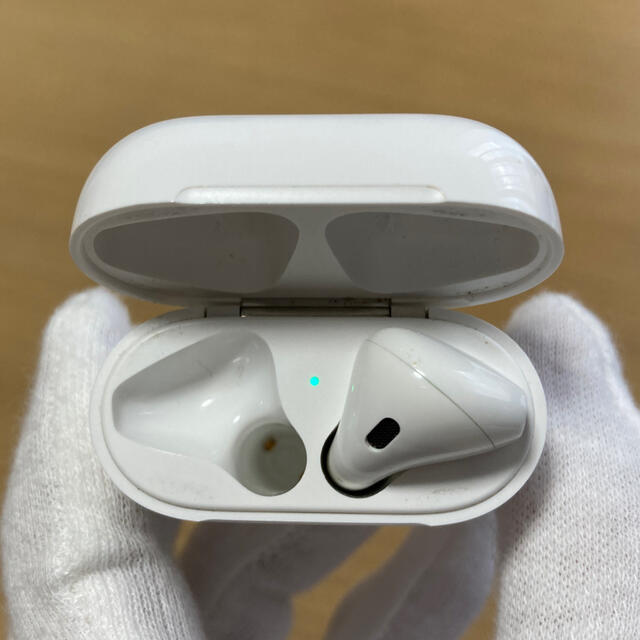 Apple(アップル)の【訳あり】air pods 第一世代 スマホ/家電/カメラのオーディオ機器(ヘッドフォン/イヤフォン)の商品写真