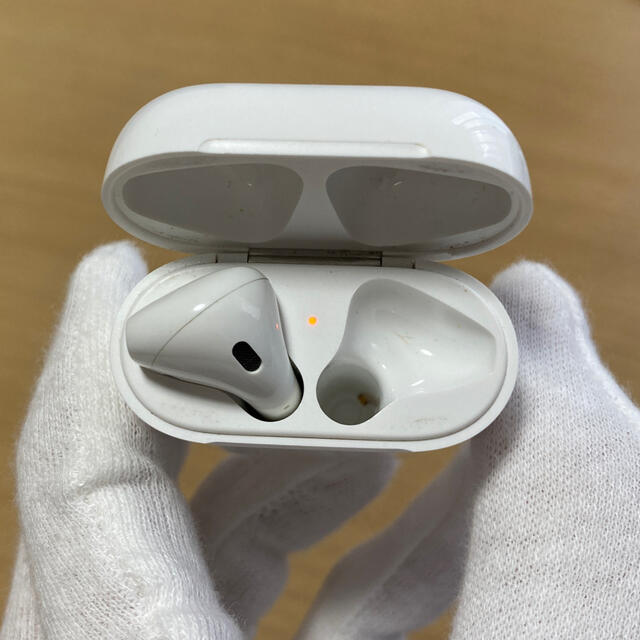 Apple(アップル)の【訳あり】air pods 第一世代 スマホ/家電/カメラのオーディオ機器(ヘッドフォン/イヤフォン)の商品写真