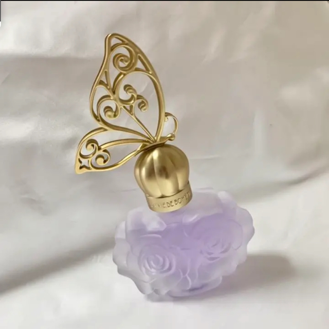 ANNA SUI(アナスイ)の美品 アナスイ ラニュイドゥボエム バタフライ 香水 ピンクゴールド ローズ コスメ/美容の香水(香水(女性用))の商品写真