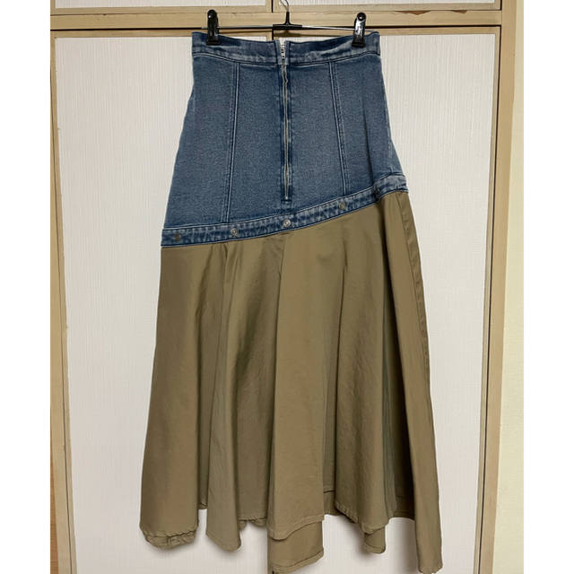 Ameri VINTAGE(アメリヴィンテージ)のAMERI FLOWING LINE DENIM SKIRT レディースのスカート(ロングスカート)の商品写真