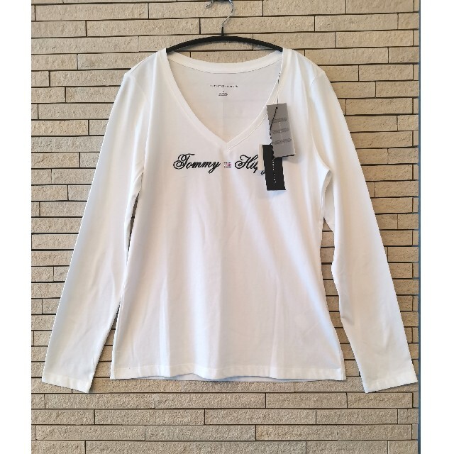 TOMMY HILFIGER(トミーヒルフィガー)の【新品タグ付き】カットソー　シャツ　ロンT レディースのトップス(Tシャツ(長袖/七分))の商品写真