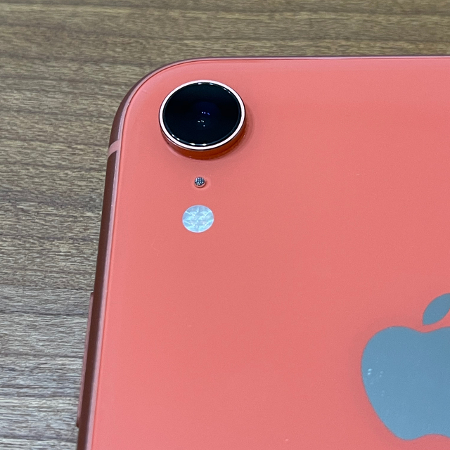 Apple(アップル)の【値下げ】iPhone XR Simフリー 256GB コーラル スマホ/家電/カメラのスマートフォン/携帯電話(スマートフォン本体)の商品写真