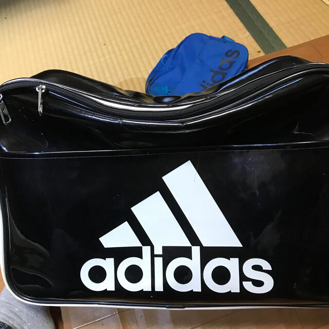 adidas(アディダス)のお値下げ！アディダススポーツバッグ　中古、おまけ付き スポーツ/アウトドアのスポーツ/アウトドア その他(その他)の商品写真