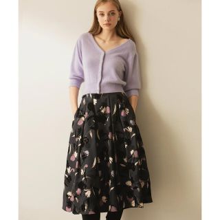 ジルバイジルスチュアート(JILL by JILLSTUART)のジルバイジルスチュアート　フロッキーフラワースカート　ブラック(ひざ丈スカート)