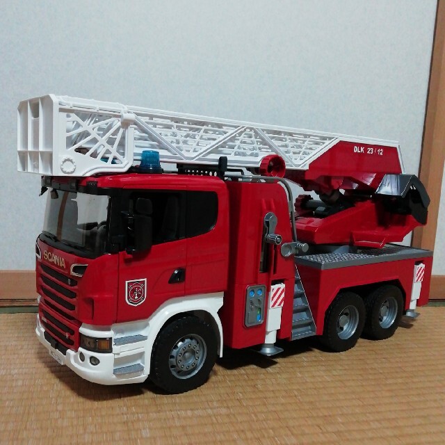 bruder　ブルーダー　消防車 キッズ/ベビー/マタニティのおもちゃ(電車のおもちゃ/車)の商品写真