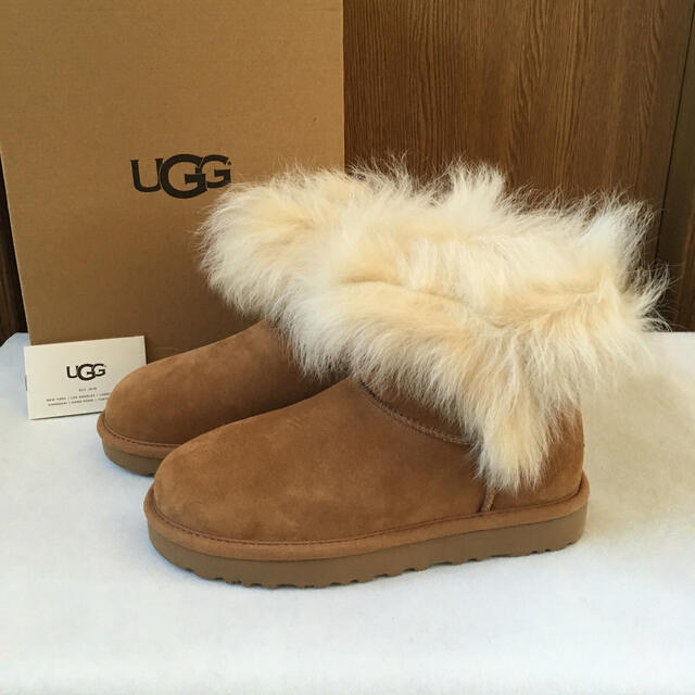 新品 UGG ブーツ23cm付属品