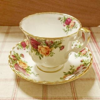 ロイヤルアルバート(ROYAL ALBERT)の【ロイヤル アルバート】オールドカントリーローズ　カップ＆ソーサー (グラス/カップ)