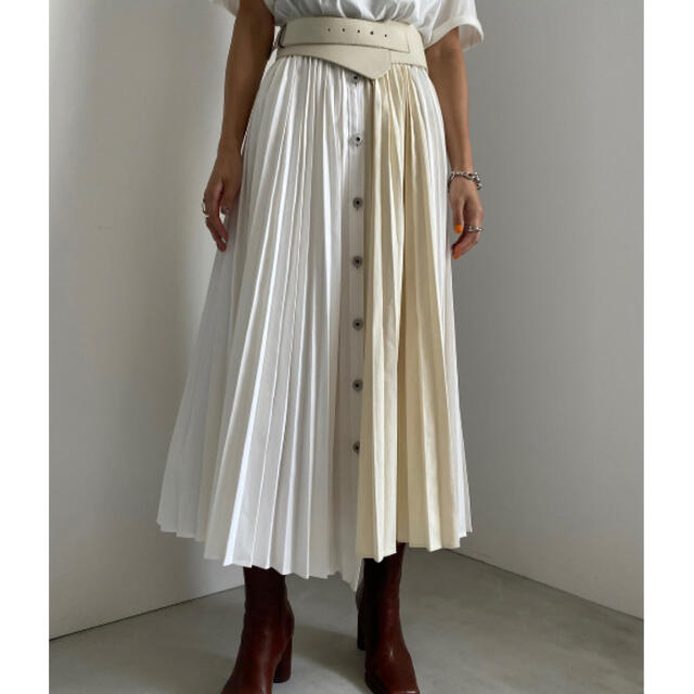 Ameri VINTAGE(アメリヴィンテージ)の【新品未開封】DENIM PLEATS SKIRT アイボリー S Ameri レディースのスカート(ロングスカート)の商品写真