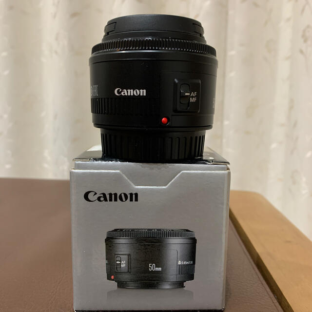 Canon(キヤノン)の(専用フード付き！)Canon LENS EF 50mm f1.8 II スマホ/家電/カメラのカメラ(レンズ(単焦点))の商品写真