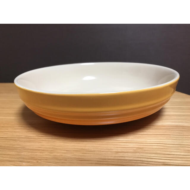 LE CREUSET(ルクルーゼ)のルクルーゼ　ラウンドディッシュ　オレンジ インテリア/住まい/日用品のキッチン/食器(食器)の商品写真