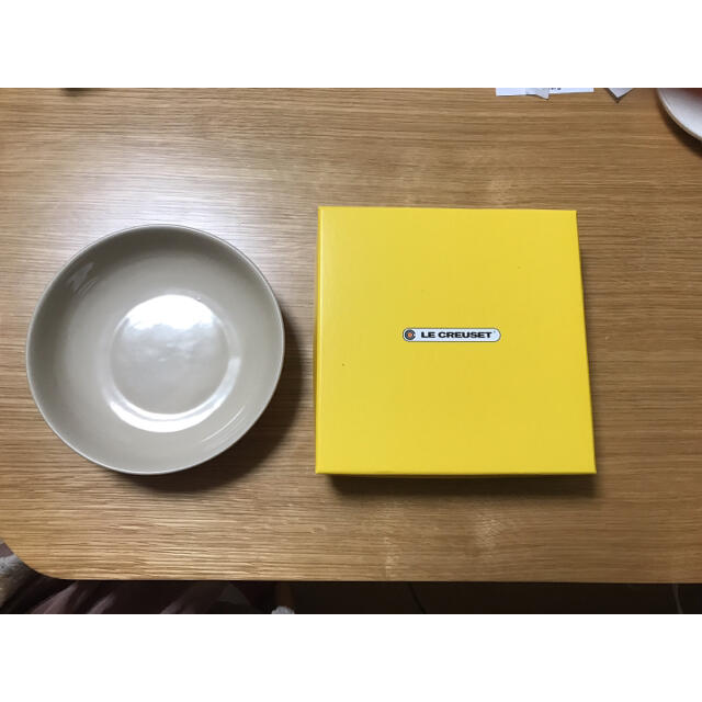 LE CREUSET(ルクルーゼ)のルクルーゼ　ラウンドディッシュ　オレンジ インテリア/住まい/日用品のキッチン/食器(食器)の商品写真