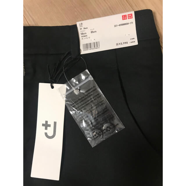 UNIQLO(ユニクロ)のユニクロ +J チノパン ブラック 58サイズ レディースのパンツ(チノパン)の商品写真