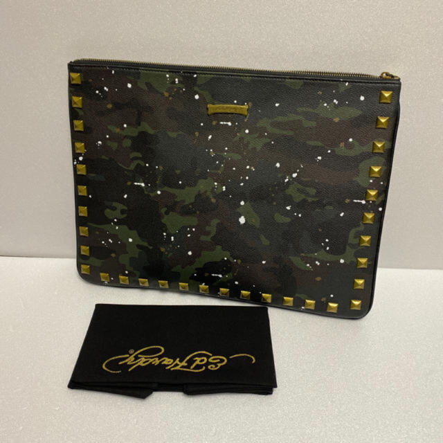 Ed Hardy(エドハーディー)のエドハーディー　新品　クラッチバッグ レディースのバッグ(クラッチバッグ)の商品写真