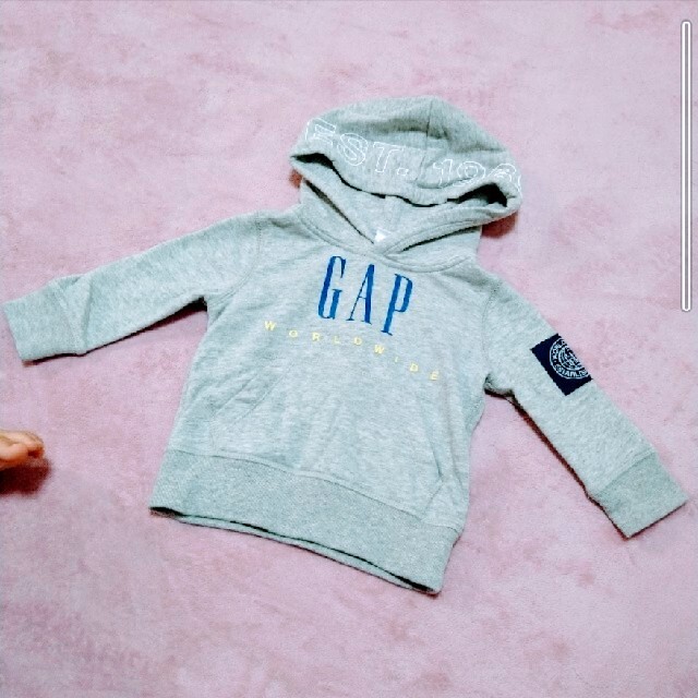 babyGAP(ベビーギャップ)のBaby GAP☆フード付きトレーナー キッズ/ベビー/マタニティのベビー服(~85cm)(トレーナー)の商品写真