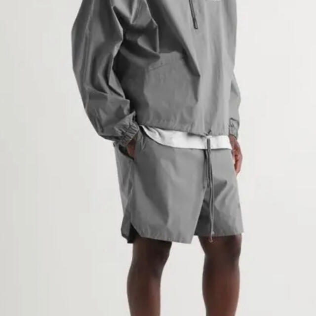 FEAR OF GOD(フィアオブゴッド)のessentials パンツ　ナイロン　ショーツ　Mサイズ　エッセンシャルズ メンズのパンツ(ショートパンツ)の商品写真