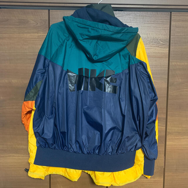 sacai(サカイ)のMサイズ　ナイキ　sacai フーデッド　アノラック メンズのジャケット/アウター(ナイロンジャケット)の商品写真