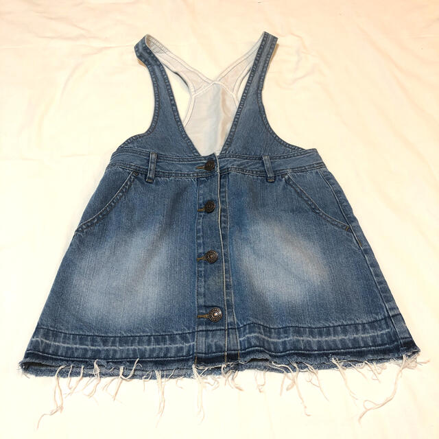 GU(ジーユー)のGU 130 デニムジャンパスカート キッズ/ベビー/マタニティのキッズ服女の子用(90cm~)(スカート)の商品写真