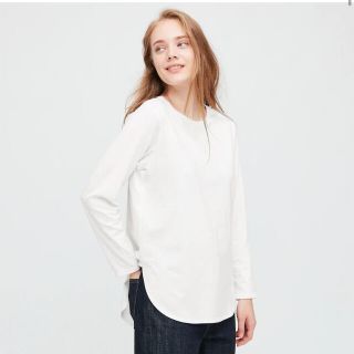 ユニクロ(UNIQLO)のユニクロ　UNIQLO コットンロングシャツテールt Sサイズ　白黒2枚セット(カットソー(長袖/七分))