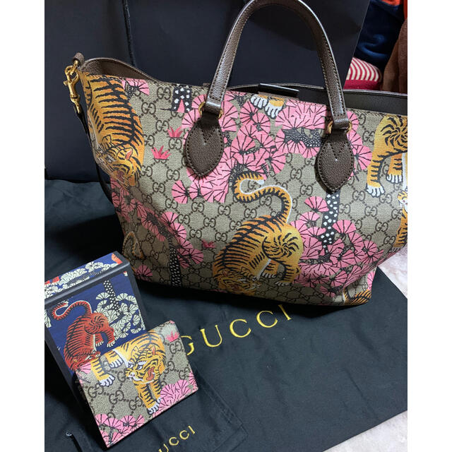 Gucci(グッチ)のZEN様専用　グッチ　ベンガル　虎　財布　二つ折り財布　トートバッグ　桜 レディースのバッグ(トートバッグ)の商品写真