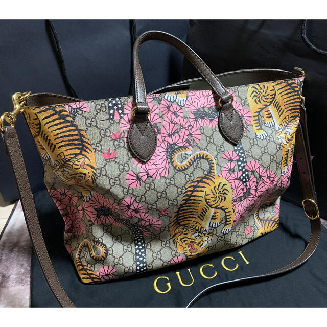 Gucci(グッチ)のZEN様専用　グッチ　ベンガル　虎　財布　二つ折り財布　トートバッグ　桜 レディースのバッグ(トートバッグ)の商品写真