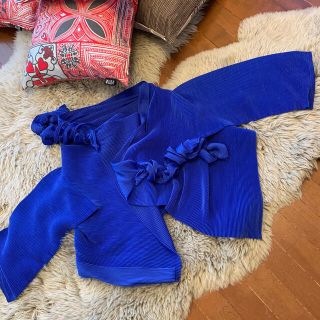 イッセイミヤケ(ISSEY MIYAKE)の専用③イッセイミヤケ　美しい青色の羽織　パーティライン(ノーカラージャケット)
