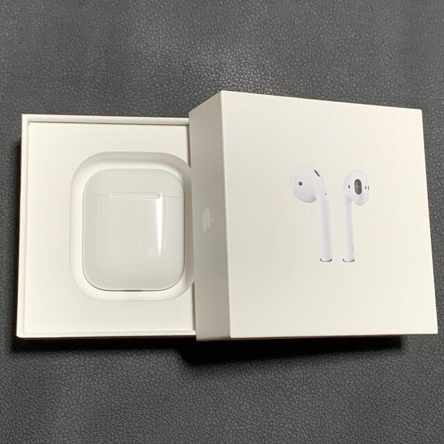 Apple(アップル)のAirpods A1523(第1世代) スマホ/家電/カメラのオーディオ機器(ヘッドフォン/イヤフォン)の商品写真