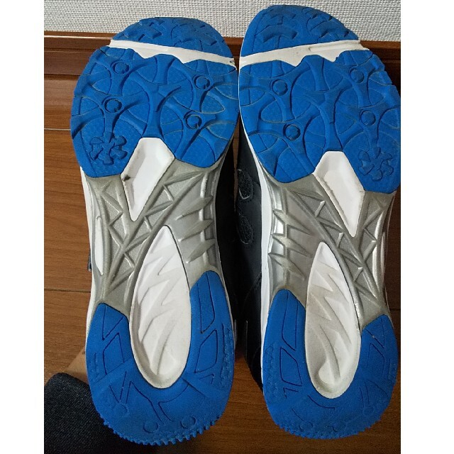 asics(アシックス)のアシックス 23.5cm キッズ/ベビー/マタニティのキッズ靴/シューズ(15cm~)(スニーカー)の商品写真