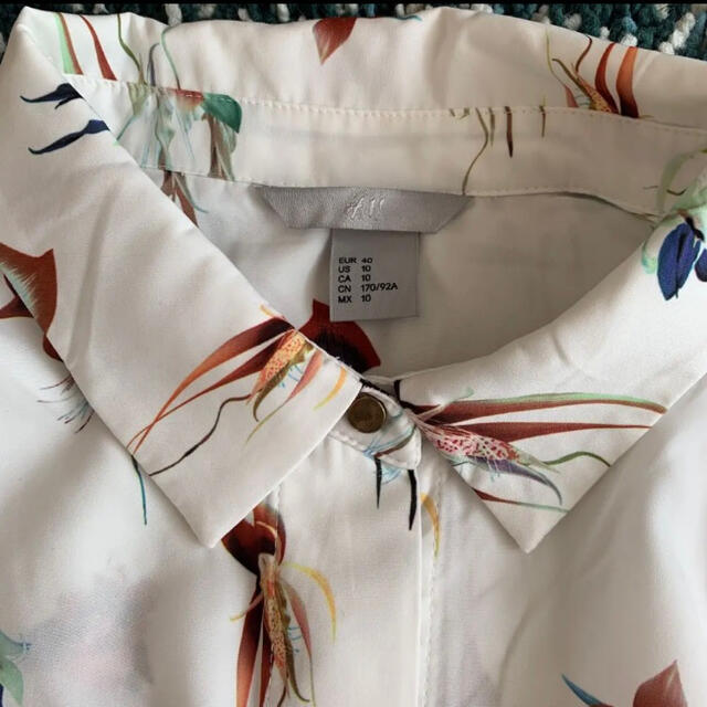 H&M(エイチアンドエム)の【H&M】プリントシャツ　ブラウス レディースのトップス(シャツ/ブラウス(長袖/七分))の商品写真