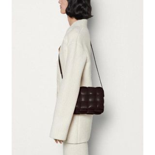 ボッテガヴェネタ(BOTTEGA VENETA)の【BOTTEGA VENETA】新品未使用　パデッド カセットバッグ(ショルダーバッグ)