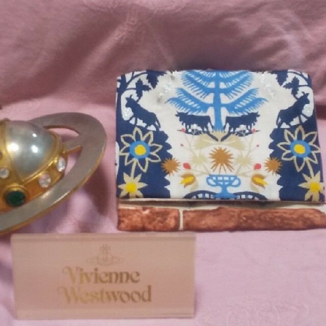 Vivienne Westwood(ヴィヴィアンウエストウッド)のボタニカル ミニポーチ クリスマスプリント　移動ポーチ　ヴィヴィアン レディースのアクセサリー(その他)の商品写真