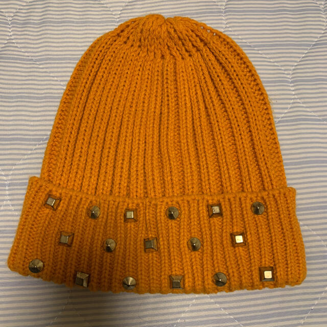 GU(ジーユー)のGU スタッズ付　アクリルニット帽 レディースの帽子(ニット帽/ビーニー)の商品写真