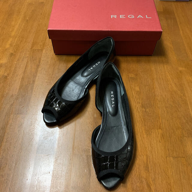 REGAL(リーガル)の【美品】REGAL F15L リーガル サイドオープントゥパンプス 24㎝ 黒 レディースの靴/シューズ(ハイヒール/パンプス)の商品写真