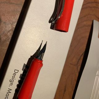 ラミー(LAMY)のLAMY 万年筆　レッド(ペン/マーカー)